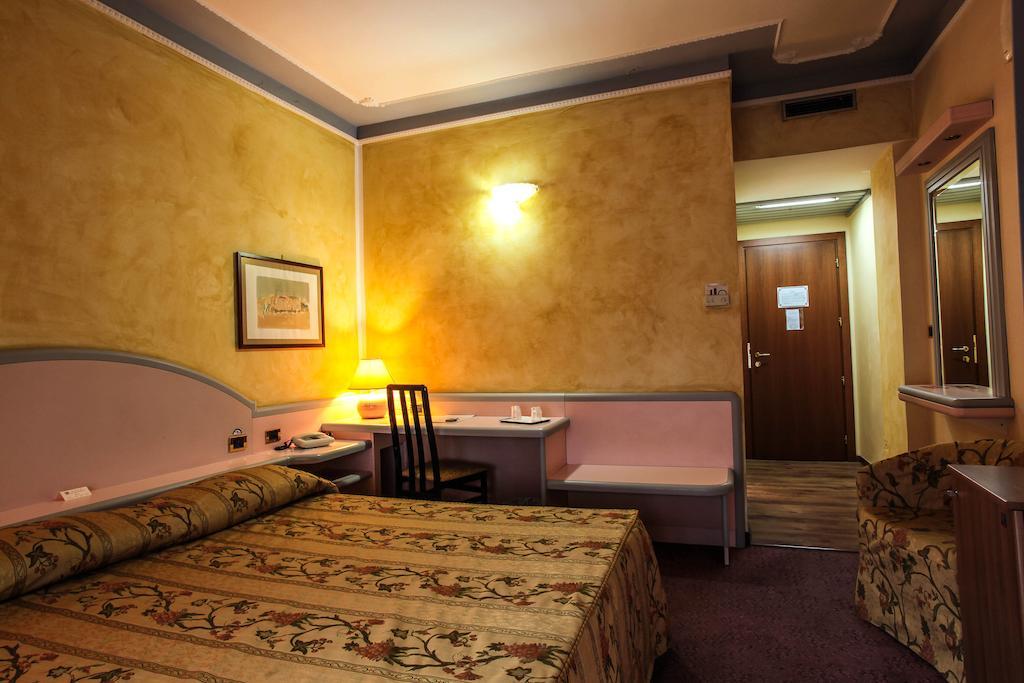 Hotel Grazia Deledda Sassari Rum bild
