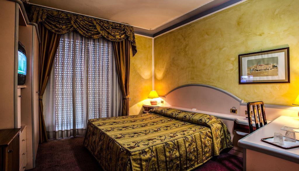 Hotel Grazia Deledda Sassari Rum bild